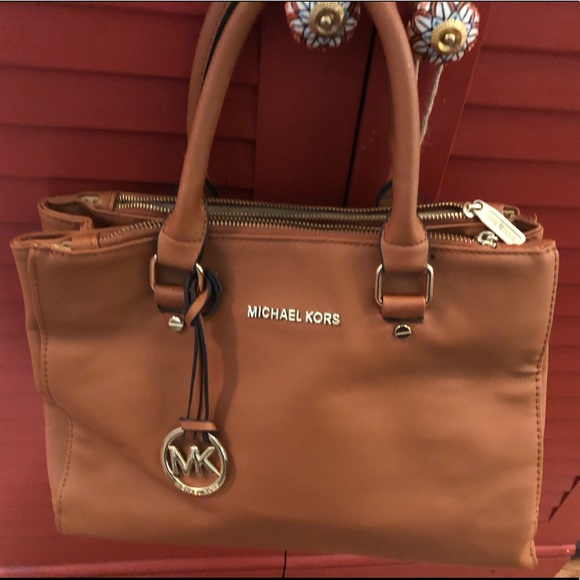 Michael Kors Handbags - Michael Kors Lg. Selma Brown Double handle Satchel